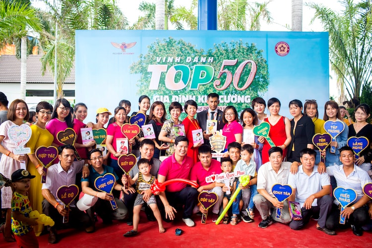 Top 50 “Gia đình Kim cương” Tại Hội ngộ Kỷ lục gia lần thứ 38 tại Việt Nam