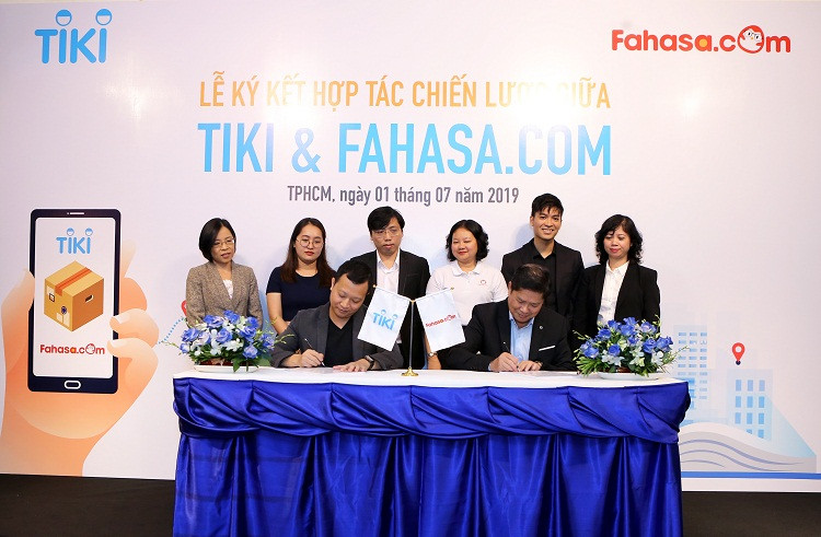 Điều gì diễn ra khi Tiki và Fahasa.com bắt tay?
