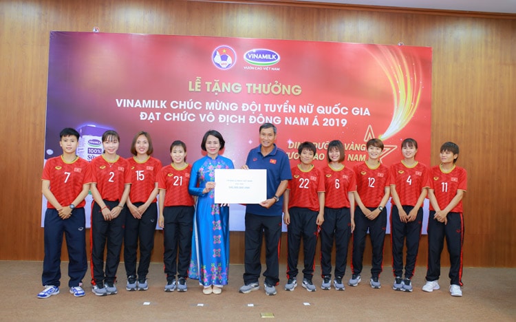 tuyen-nu-8330-1567212244.jpg
