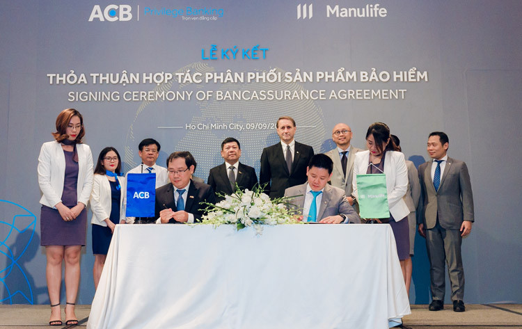 Manulife Việt Nam và ACB hợp tác phân phối bảo hiểm