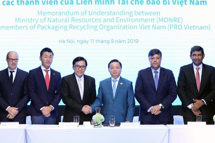 PRO Việt Nam ký kết với Bộ Tài nguyên và Môi trường vì môi trường bền vững