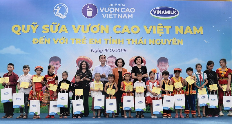 Quỹ sữa Vươn cao Việt Nam: Nỗ lực vì sứ mệnh “Để mọi trẻ em đều được uống sữa mỗi ngày”