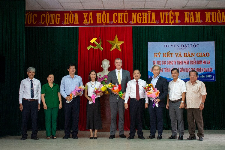 Tài trợ 1 tỷ đồng hỗ trợ giáo dục cho huyện Đại Lộc