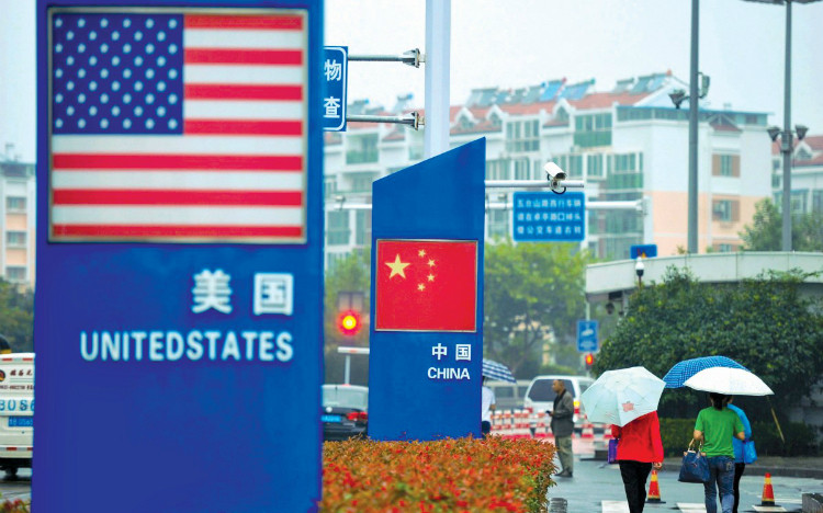 Nếu Nhà Trắng quyết định rút đầu tư Mỹ khỏi Trung Quốc, đó sẽ là một “thảm họa hoàn toàn”, Stephen Roach - thành viên cao cấp tại Đại học Yale và cựu chủ tịch của Morgan Stanley Asia nhận định.