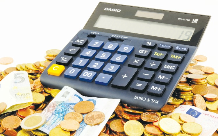 Trong môi trường bất ổn và rủi ro cao, việc nắm giữ tiền mặt sẽ cho nhà đầu tư có cơ hội lựa chọn mua được những tài sản với giá tốt nhất khi các thị trường lao dốc và sụt giảm về dưới giá trị thực.