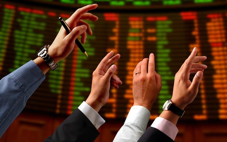 TTCK ngày 14/10: Dòng tiền tập trung ở nhóm ngân hàng, cổ phiếu chứng quyền và dầu khí