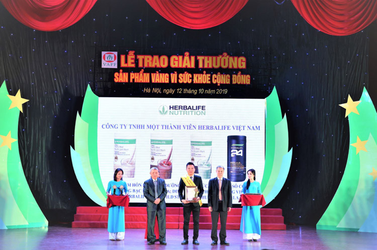 Herbalife Việt Nam nhận Giải thưởng “Sản phẩm vàng vì sức khỏe cộng đồng”