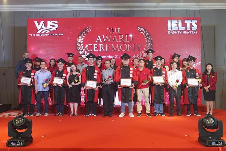 Lễ vinh danh 38 học viên IELTS Bounty Hunters mùa 3