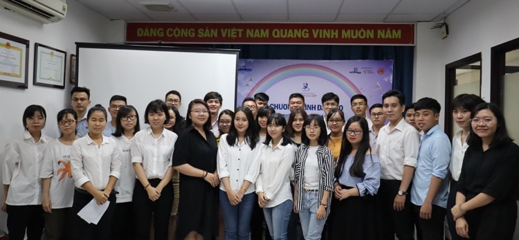 Các thí sinh đại diện cho 35 đề án vào vòng Bán kết GTTN LVC 2019 chụp hình lưu niệm cùng Ban tổ chức cuộc thi.
