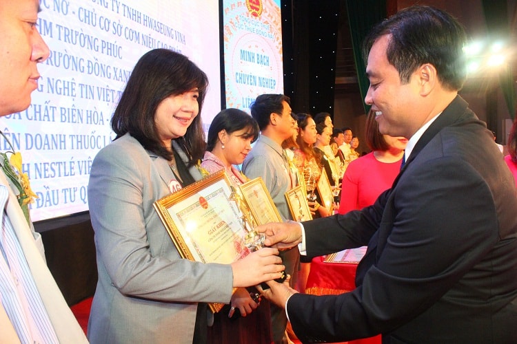 Nestlé Việt Nam nhận bằng khen của Tổng cục Thuế