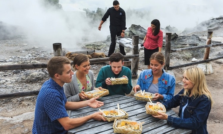 Chuyến đi về vùng Trung Địa, khám phá văn hóa ẩm thực New Zealand