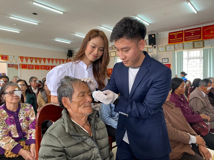 Dược Thuận Gia giúp mổ mắt miễn phí và tặng quà Tết cho 200 bệnh nhân nghèo