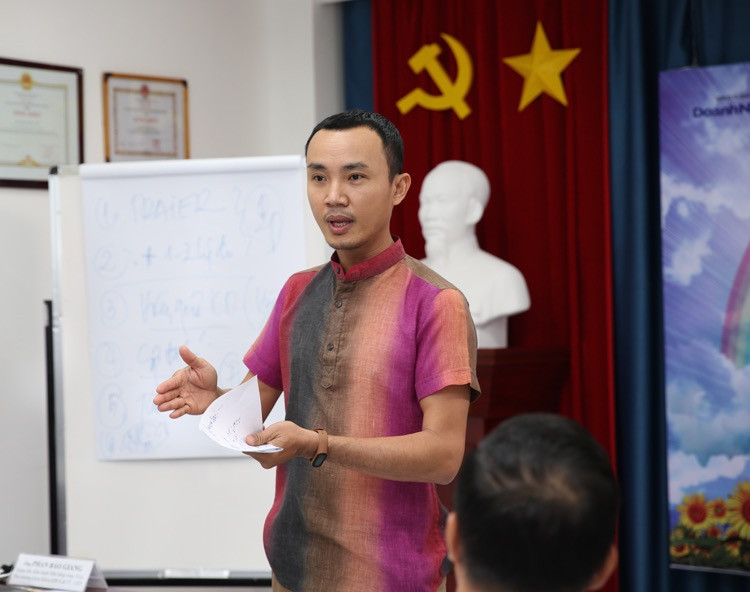 Đề cập đến các lỗi thường gặp khi thuyết trình, ông Phan Bảo Giang - Thành viên Hội đồng Giám khảo GTTN LVC 2019, Giám đốc Nhà hàng Chay Ba Lá đồng thời bật mí những bí quyết giúp thí sinh ghi điểm với Ban giám khảo.
