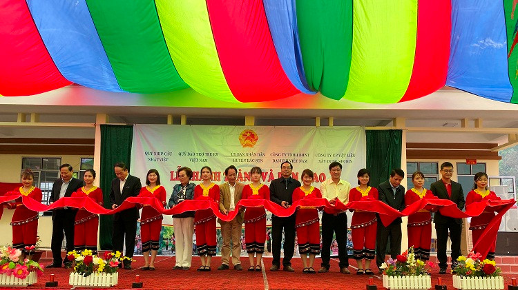 Quỹ Vì cuộc sống tươi đẹp trao tặng hai công trình tại tỉnh Lạng Sơn