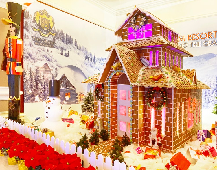 GingerBreadHouse2-2457-1576121437.jpg