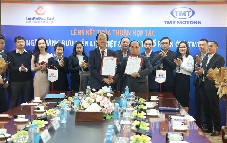 LienVietPostBank ký kết hợp tác với Công ty Ô tô TMT
