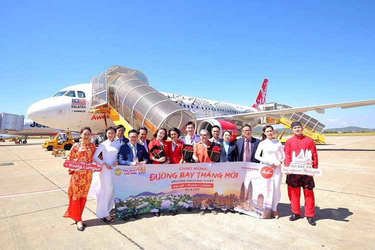 AirAsia mừng chuyến bay đầu tiên từ Đà Lạt đến Kuala Lumpur