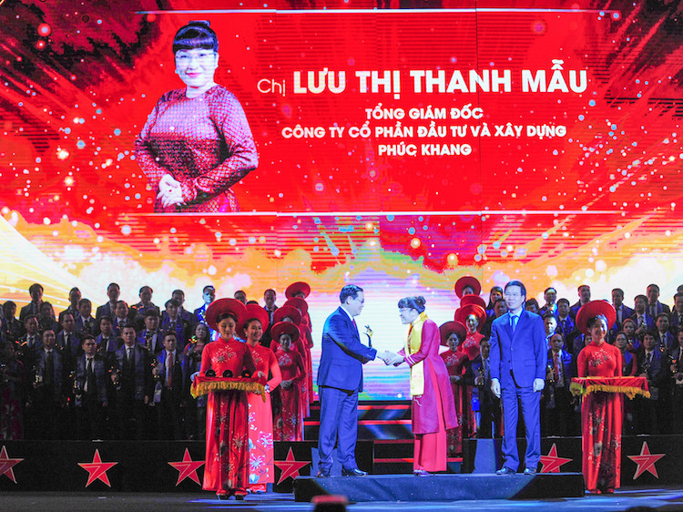 CEO Phuc Khang Corporation được vinh danh giải thưởng Sao Đỏ