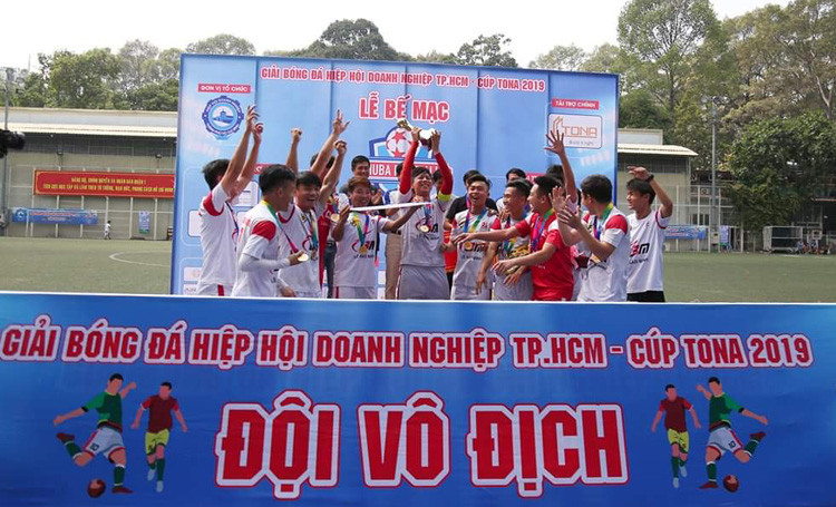 Công ty Lê Bảo Minh đoạt cúp HUBA FOOTBALL - TONA CUP 2019