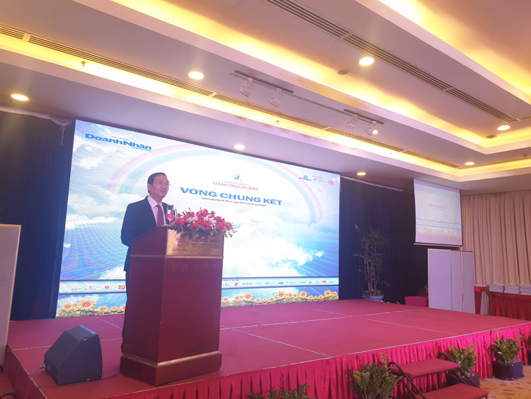 Trưởng Ban Tổ chức GTTN LVC 2019 - ông Trần Hoàng, phát biểu tại vòng Chung kết sáng 3/1/2020.