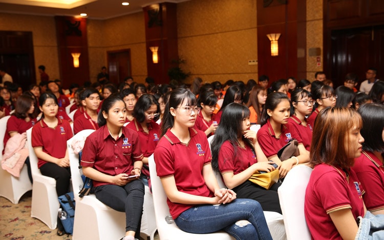 sinh-vien-tham-du-9611-1578034563.jpg