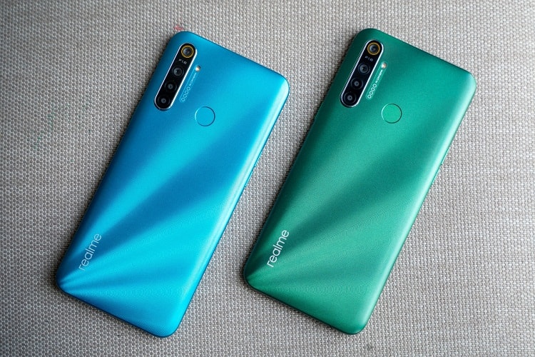realme-4512-1578480151.jpg