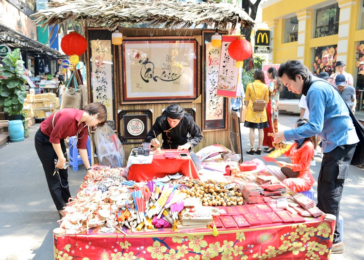 Nhiều hoạt động sôi nổi tại đường sách Nguyễn Văn Bình vào dịp Tết