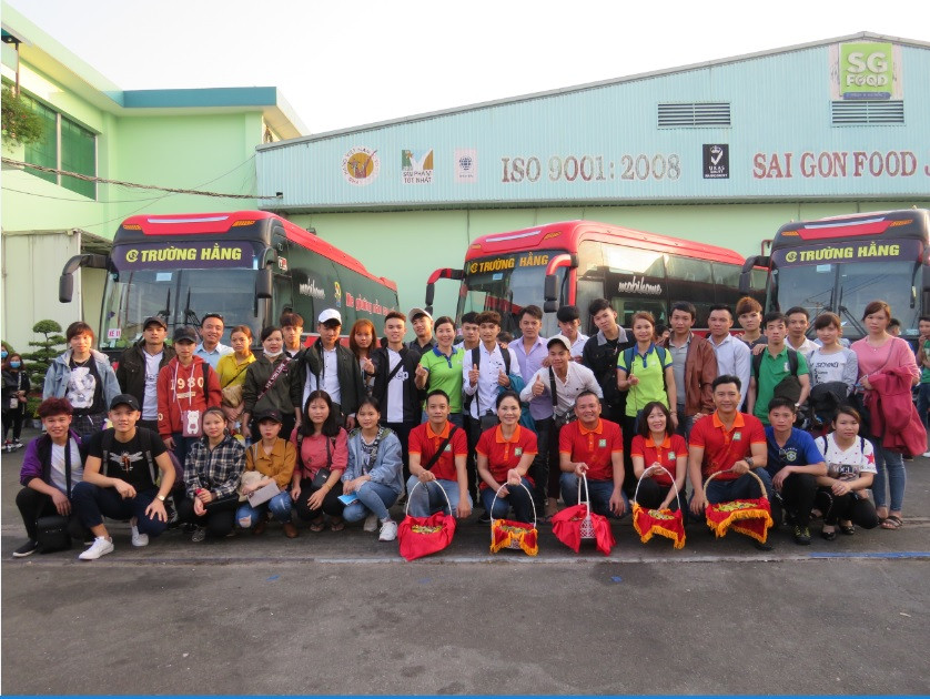Sài Gòn Food đưa công nhân viên về quê ăn Tết bằng xe chất lượng cao