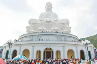 Tượng Phật Thích Ca ở Bình Định do Vingroup đầu tư xây dựng, Vĩnh Cửu sản xuất và thi công toàn bộ phần vỏ khuôn tượng.