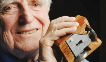 Douglas Engelbart - người được xem là “cha đẻ” của chuột máy tính.