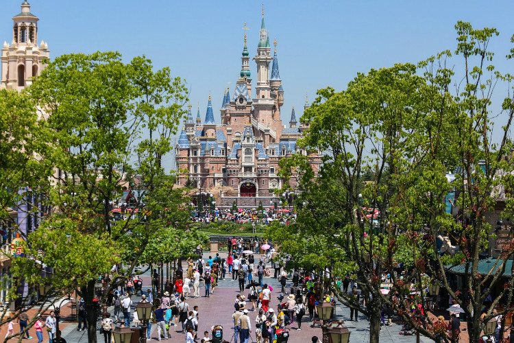 Hai công viên Disneyland tại Hồng Kông và Thượng Hải đã buộc phải đóng cửa do nCoV.