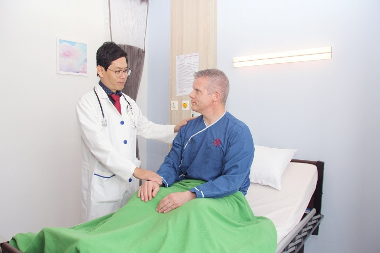 Bệnh viện tổ chức khám và tư vấn miễn phí cho bệnh nhân mùa dịch Corona