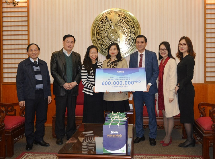 Amway Việt Nam tặng sản phẩm cho Lạng Sơn ngăn ngừa dịch Corona