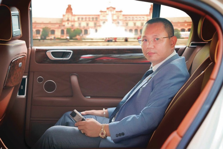 Doanh nhân Hoàng Văn Thủy: 