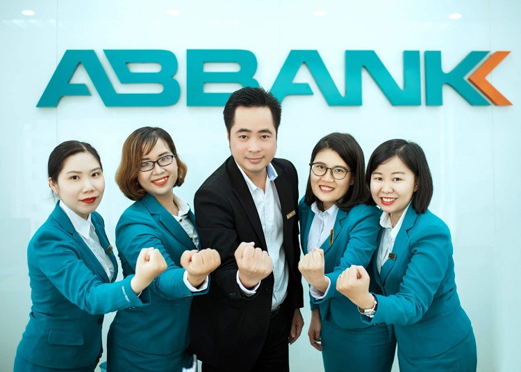 ABBANK ủng hộ thêm 2 tỷ đồng hỗ trợ Bệnh viện Bạch Mai