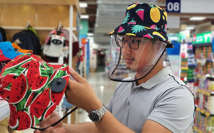 Đắt hàng sản phẩm “bảo hộ” trong mùa dịch
