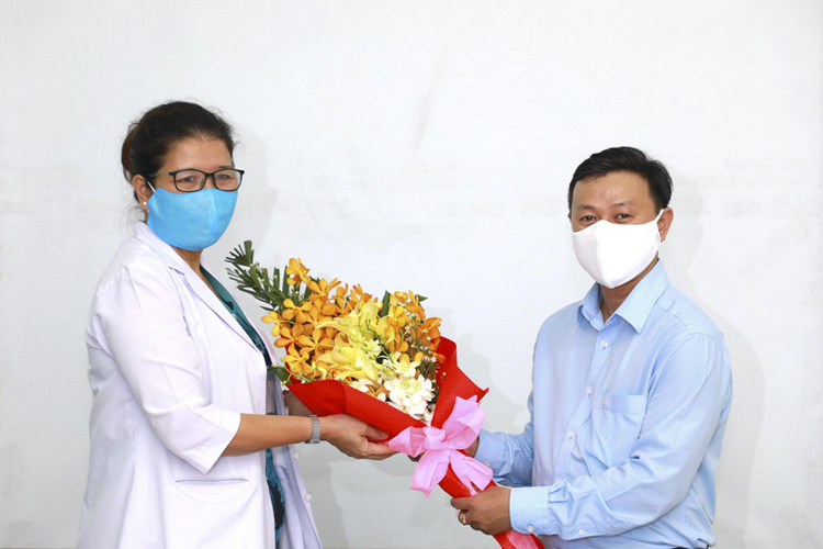 Cần bảo vệ những y bác sĩ tận tụy nơi tuyến đầu phòng dịch