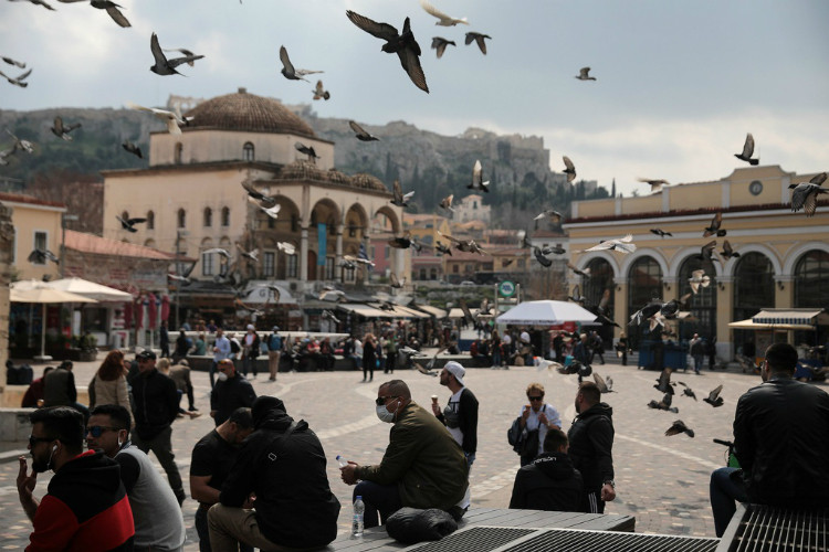 Quảng trường Monastiraki ở Athens, Hy Lạp. Nền kinh tế Hy Lạp phụ thuộc nhiều vào du lịch và các doanh nghiệp nhỏ. Ảnh: Costas Baltas/Reuters