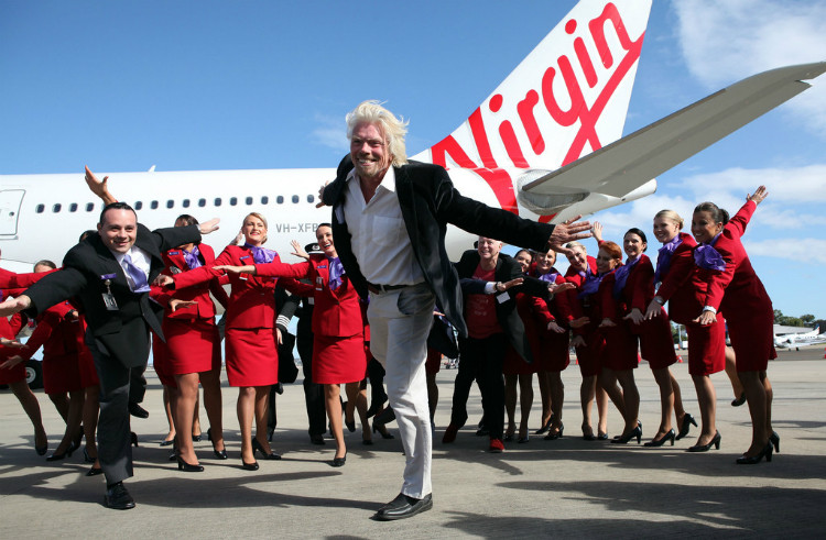 Doanh nhân, tỷ phú Richard Branson và các nhân viên Virgin Australia. Ảnh: Getty Images