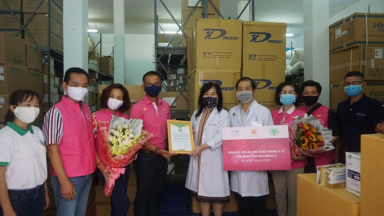Nu Skin Việt Nam trao tặng thiết bị y tế cho Bệnh viện Nhi đồng 2