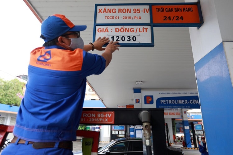 Giá xăng tiếp tục giảm hơn 300 đồng