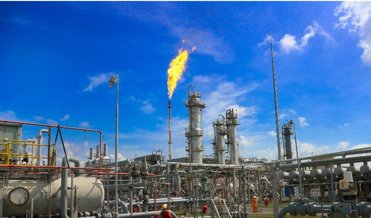 Dịch bệnh Covid-19 dẫn đến hoạt động sản xuất bị đình trệ, nhu cầu nhiên liệu sụt giảm, cộng thêm đà lao dốc cực mạnh của giá dầu khiến kết quả kinh doanh quý I/2020 của Tổng công ty Khí Việt Nam (GAS) sụt giảm mạnh so với cùng kỳ năm 2019.