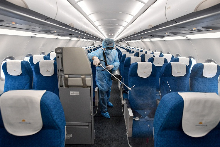 Cục Hàng không đề xuất dỡ bỏ giãn cách ghế ngồi trên máy bay