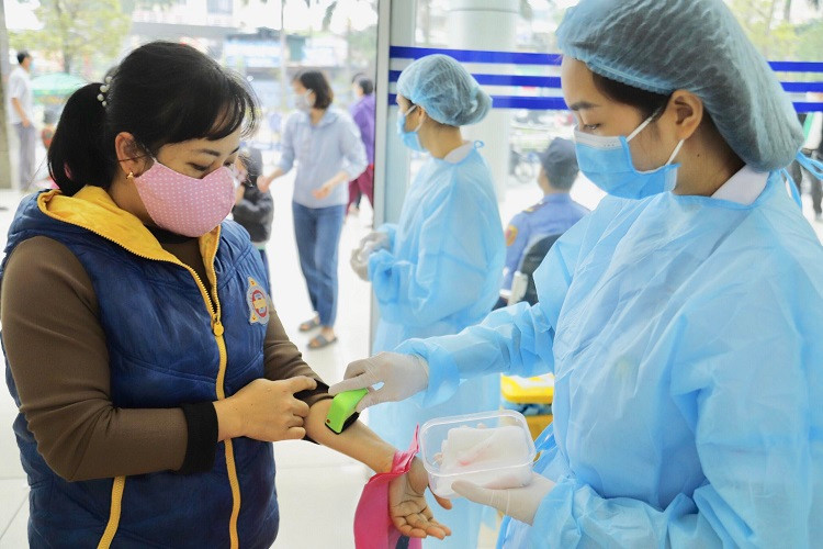 Thêm 2 người nhiễm Covid-19, Việt Nam tổng cộng 320 ca