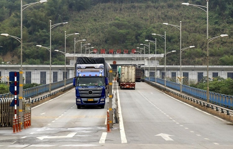 Quy định mới về cửa khẩu xuất nhập khẩu hàng tạm nhập tái xuất