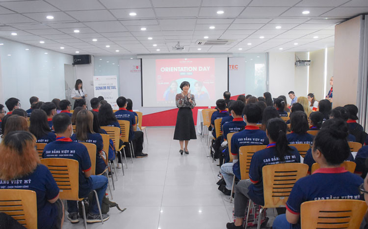 SonKim Retail đặt hàng tuyển dụng tại lễ khai giảng Trường Cao đẳng Việt Mỹ