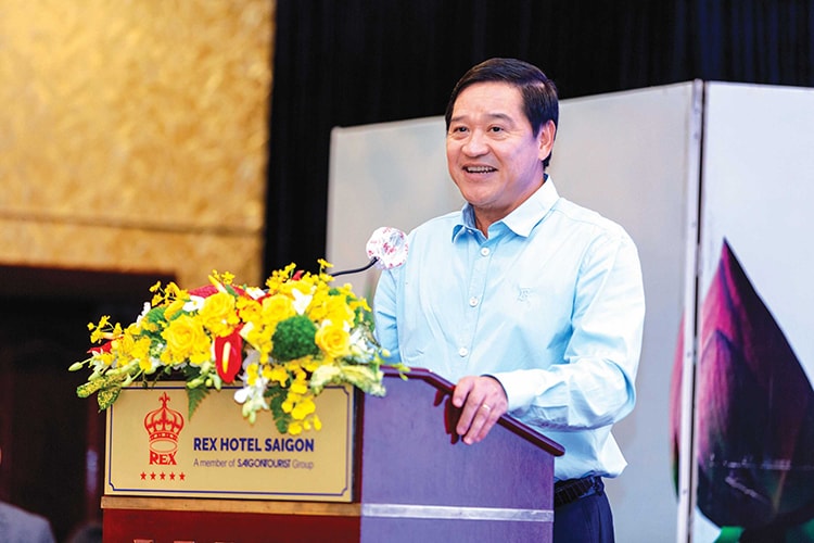 Ông Chu Tiến Dũng - Chủ tịch Hiệp hội Doanh nghiệp TP.HCM phát biểu tại chương trình Cà phê Doanh nhân hằng tháng của HUBA