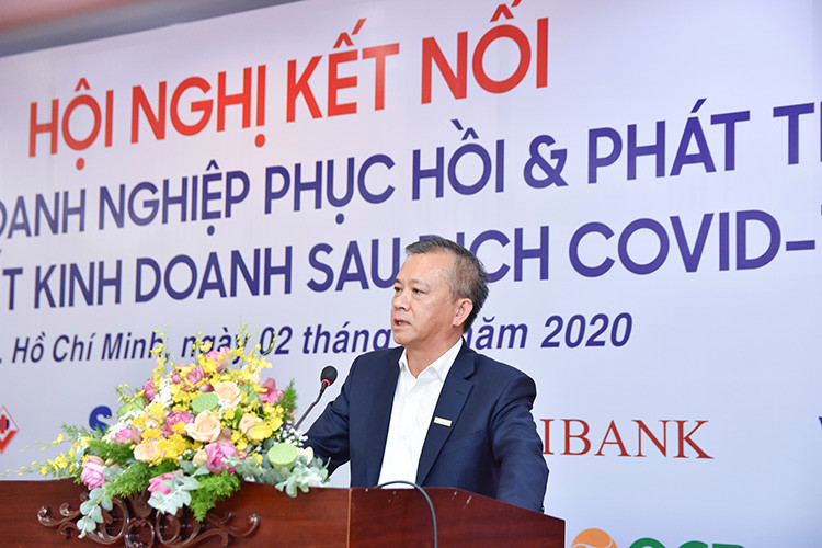 [Caption]Ông Phan Đình Tuệ - Phó tổng giám đốc Sacombankcho biết: “Hiện nay, nhu cầu khách hàng rất thấp nên dù ngân hàng có nhiều tiền nhưng chưa tiêu được”.