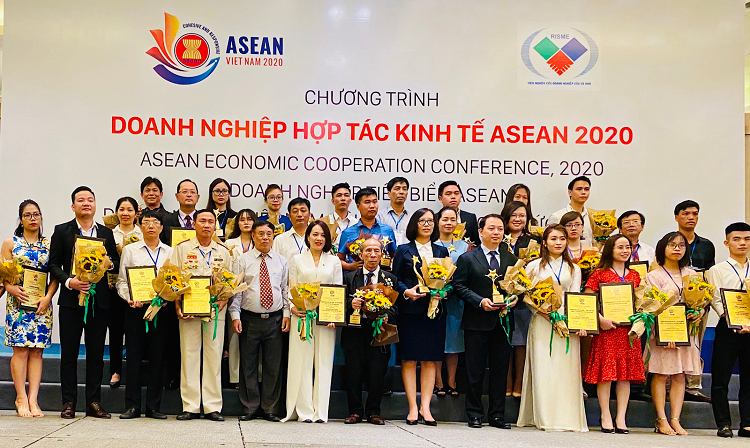 Hanoi Telecom nhận giải top 10 doanh nghiệp tiêu biểu ASEAN
