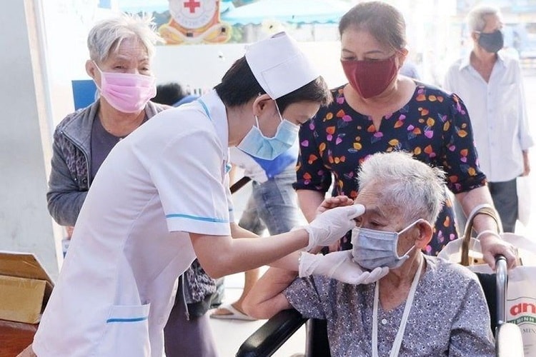 TP.HCM: Khám chữa bệnh tại nhà cho người cao tuổi và người mắc bệnh mạn tính